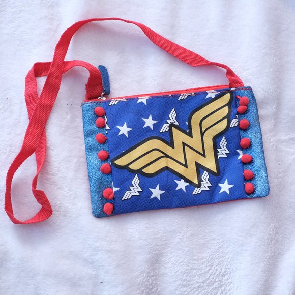 Wonder Woman purse - Picture 1 of 5